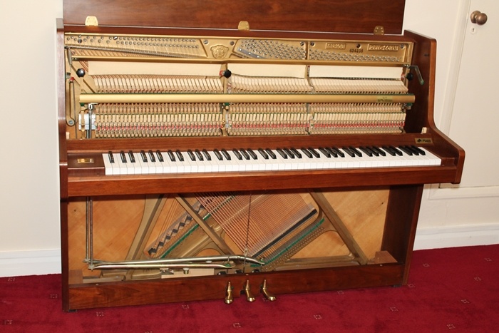 Reid-Sohn SU108 walnut 4470-3 | Horsham Piano Center